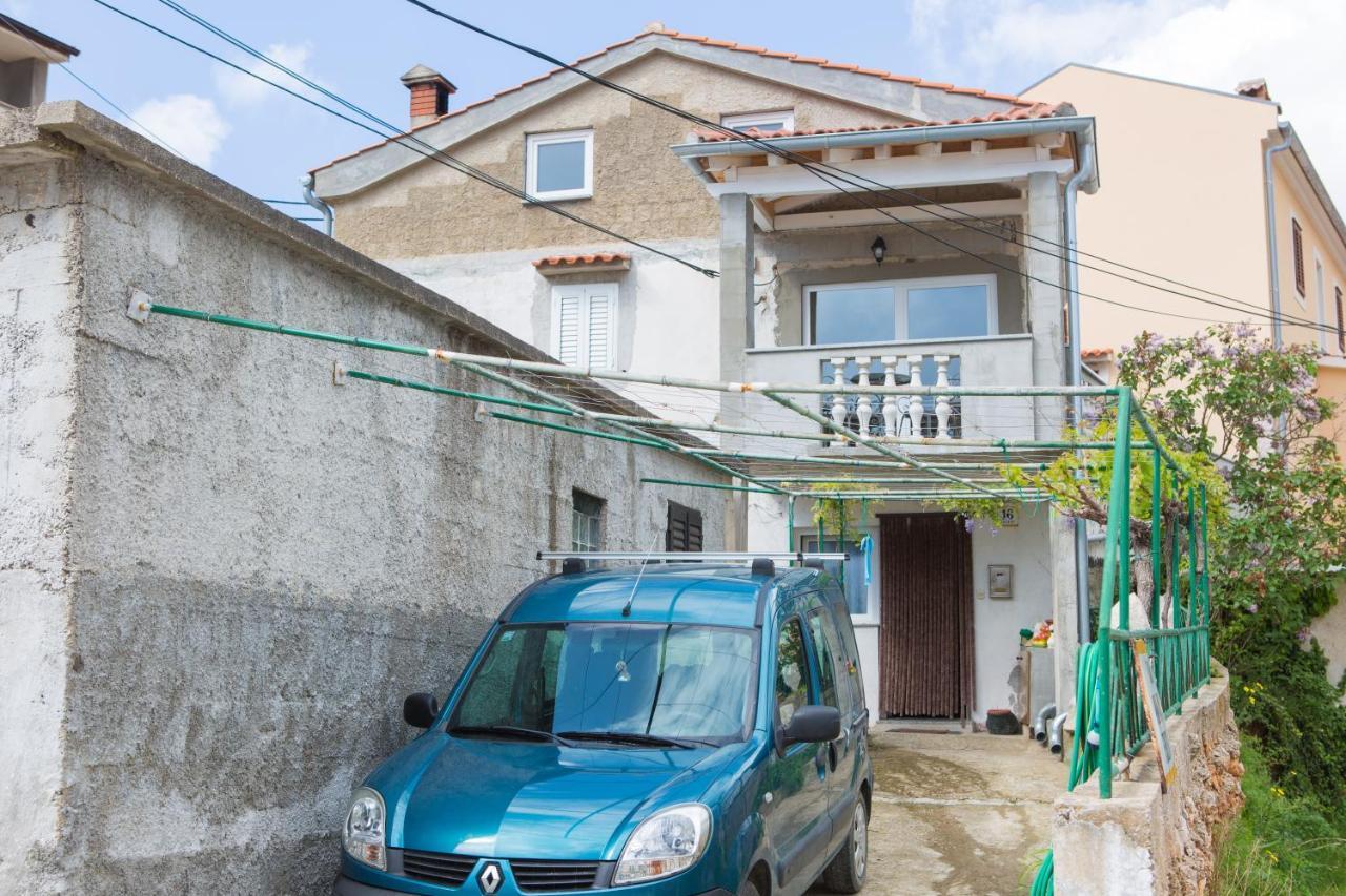Retro Apartment Vrbnik  Exterior photo