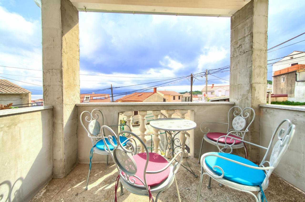 Retro Apartment Vrbnik  Exterior photo